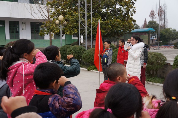 西乡杨河中心学校全体师生参与美丽乡村建设_汉中文明