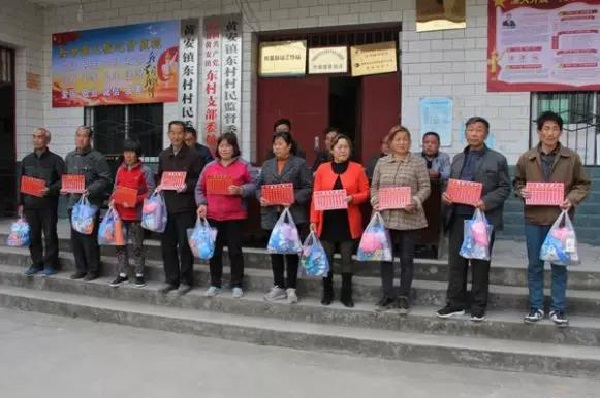 洋县黄安镇东村精神文明之花悄然绽放