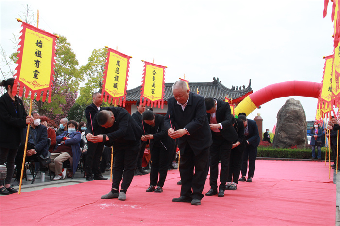 群众祭祀祈福.jpg