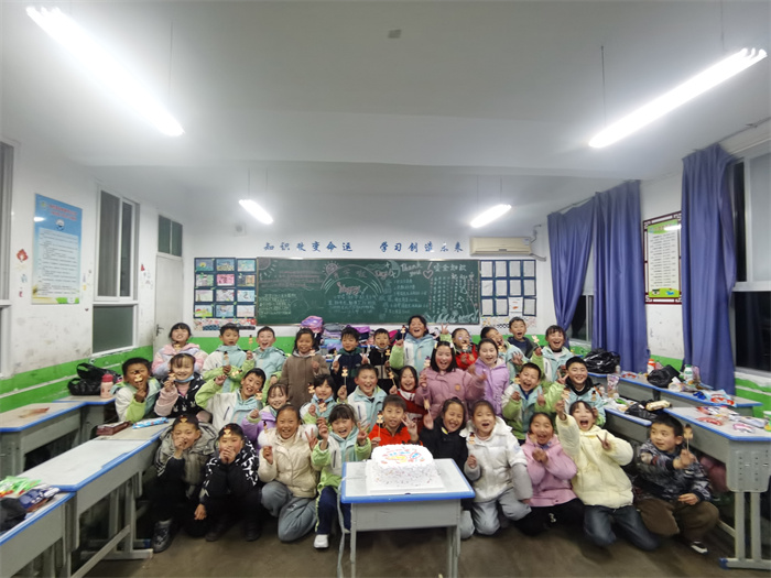 班级元旦晚会.jpg 班级元旦晚会.jpg