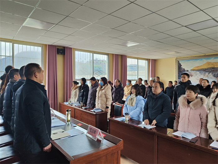 白龙塘镇九年制学校召开第五届第二次教代会1.jpg