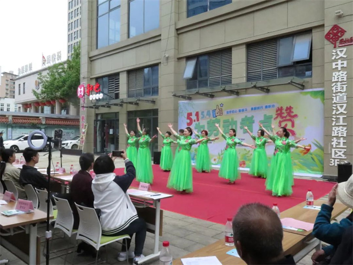 4月30日上午,汉江路社区开展了“坚守初心 勤奋斗 勇毅前行 建新功暨我劳动我光荣‘五一’为劳动者点赞文艺汇演活动”.jpg 4月30日上午,汉江路社区开展了“坚守初心 勤奋斗 勇毅前行 建新功暨我劳动我光荣‘五一’为劳动者点赞文艺汇演活动”.jpg