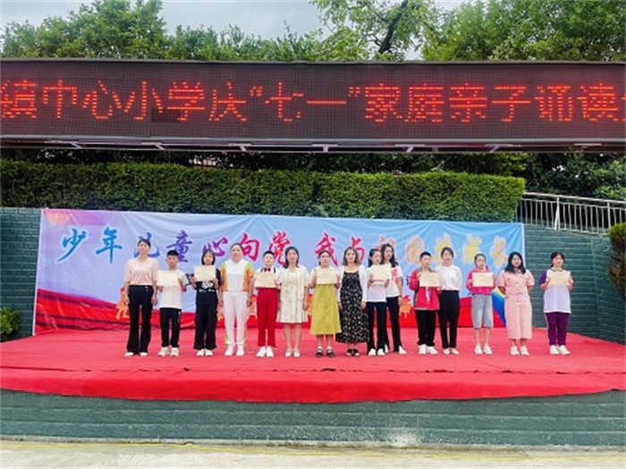 颁奖照片.jpg 颁奖照片.jpg