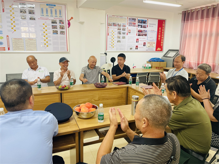 交流发言02.jpg 交流发言02.jpg