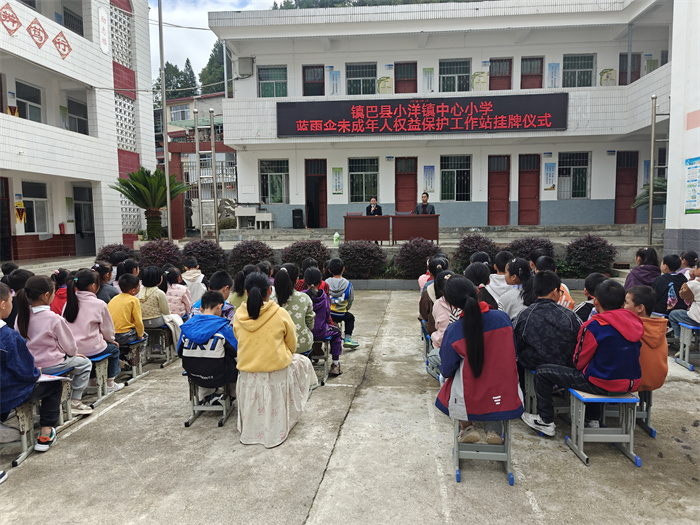 讲座现场.jpg 讲座现场.jpg