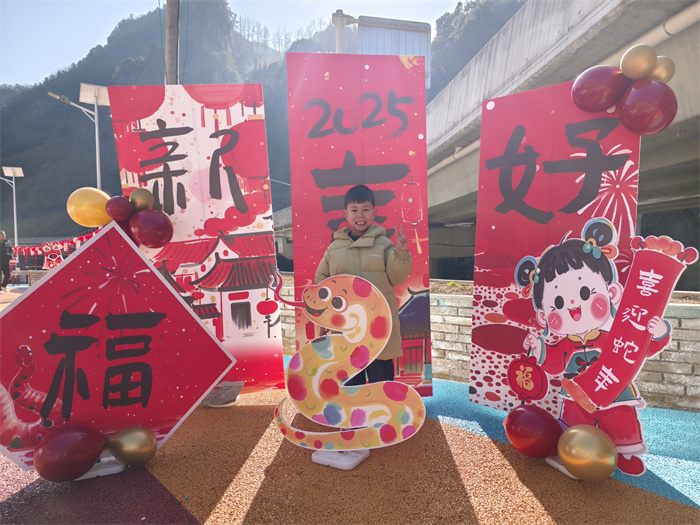 小朋友打卡2.jpg 小朋友打卡2.jpg
