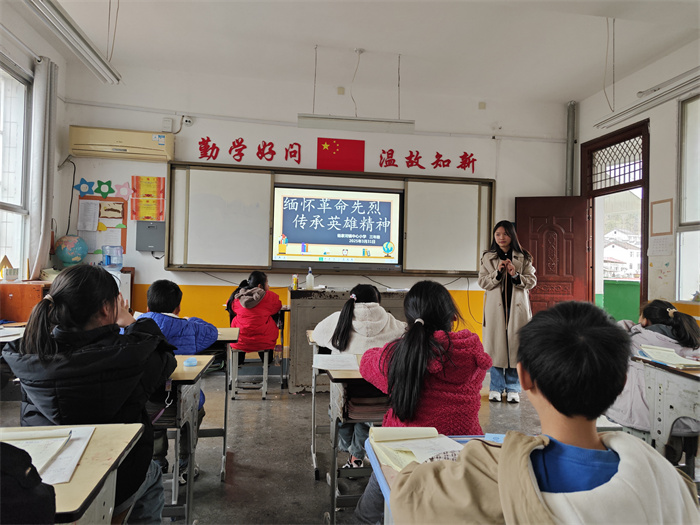 各中队相继开展了祭英烈主题班队会.jpg 各中队相继开展了祭英烈主题班队会.jpg