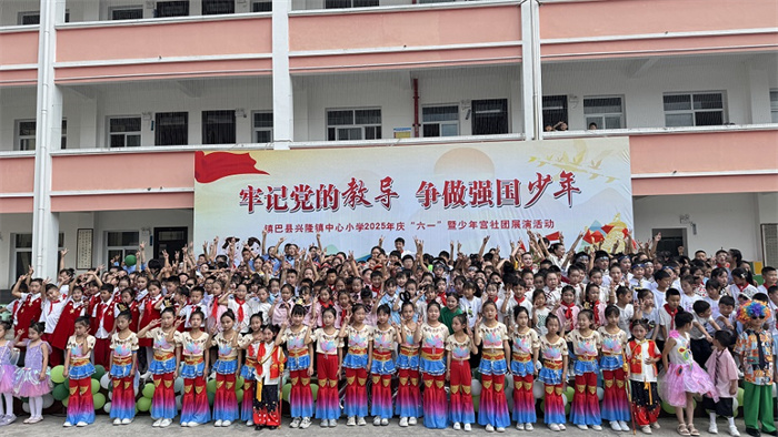 演员集体合影.jpg