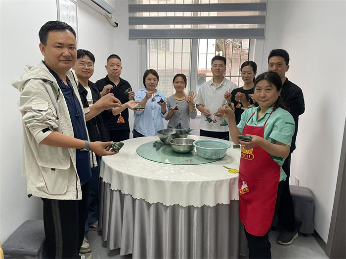 包粽子.jpg 包粽子.jpg