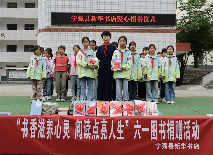 捐赠图书3.jpg